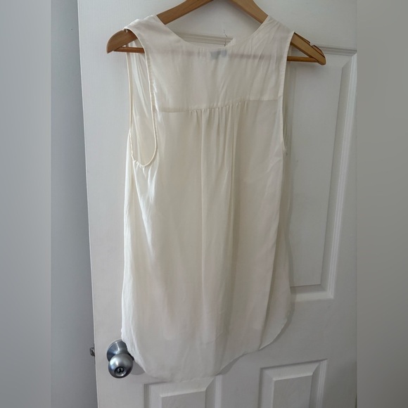 Babaton Aritzia 100% silk Ainsley sleeveless blouse medium cream off white - Picture 3 of 7